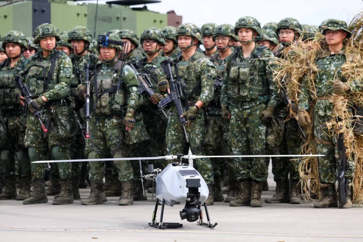 <em>Sistemas de misiles Patriot de la Fuerza Aérea se despliegan en un parque local durante el ejercicio militar anual Han Kuang de Taiwán en Taipéi, el 11 de julio de 2025. (I-Hwa Cheng/AFP vía Getty Images).</em>