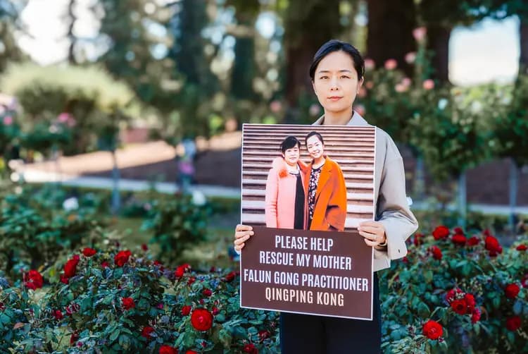 La practicante de Falun Gong Liu Zhitong en San Francisco el 8 de abril de 2026. Un tribunal chino condenó a la madre de Liu a siete años de prisión por su fe en Falun Gong. (Jonny Liu/The Epoch Times)