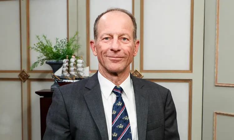 El exsubsecretario de Estado de EE. UU. David Stilwell en Washington el 21 de junio de 2022. Stilwell, que anteriormente prestó servicio durante dos años en la embajada de EE. UU. en Beijing, señaló que, antes de que el régimen comenzara a perseguir a Falun Gong hace 27 años, incluso las familias de algunos altos funcionarios lo habían practicado. (Matthew Pearson/CPI Studios)