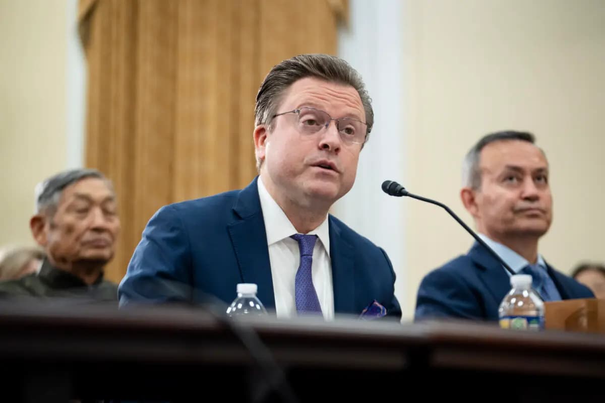 Jan Jekielek, editor senior de Epoch Times y autor de "Killed to Order", testifica ante la Comisión Ejecutiva del Congreso sobre China en el Capitolio en Washington el 14 de mayo de 2026. (Madalina Kilroy/The Epoch Times)