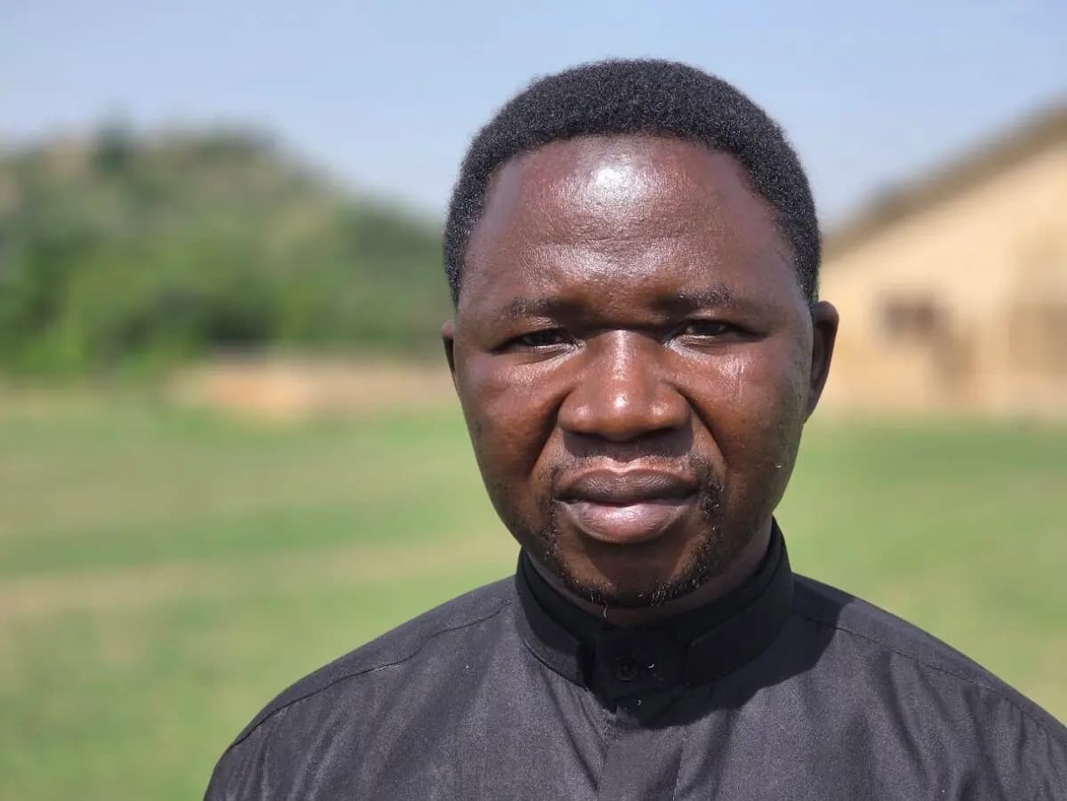 Habila Kak, pastor del área de gobierno local de Riyom, estado de Plateau, fue alcanzado por una bala cuando su aldea fue atacada, en Jos, estado de Plateau, Nigeria, el 4 de mayo de 2026. (Cortesía de Antonio Graceffo)