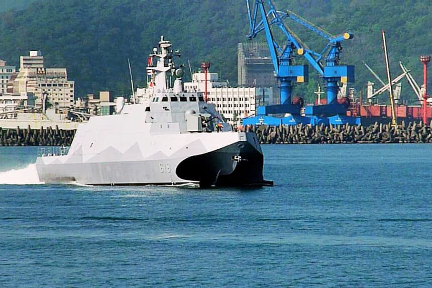 Taiwán incorpora buque guardacostas con capacidad para lanzar misiles