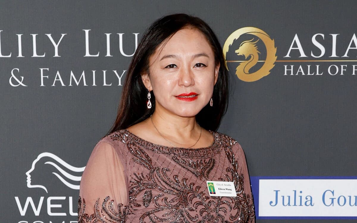 La concejala de Arcadia, Eileen Wang, asiste a la ceremonia de ingreso en el Salón de la Fama Asiático 2023 en el Biltmore Los Ángeles, en Los Ángeles, el 21 de octubre de 2023. (Frazer Harrison/Getty Images)
