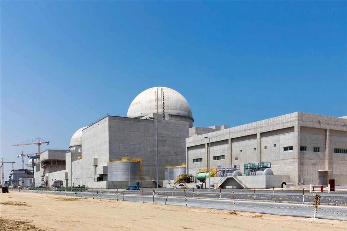 La central nuclear de Barakah, en construcción en el desierto occidental de Abu Dabi, en una foto de archivo. (Arun Girija/Corporación de Energía Nuclear de los Emiratos/WAM vía AP)
