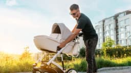 Padres dicen que la presión económica les impide ser los padres que desean ser