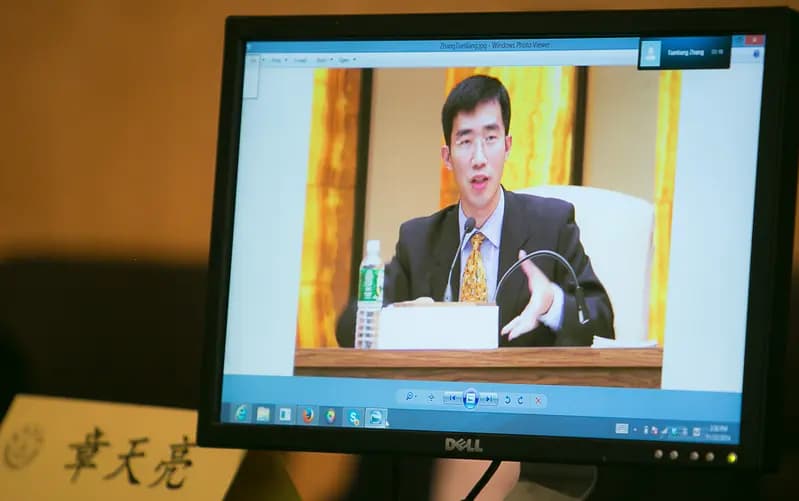 <em>Zhang Tianliang, profesor de historia china, comentarista político y escritor, habla sobre cómo el movimiento social "Tuidang" (abandono del partido) conducirá al colapso del régimen chino. (Li Sha/The Epoch Times)</em>