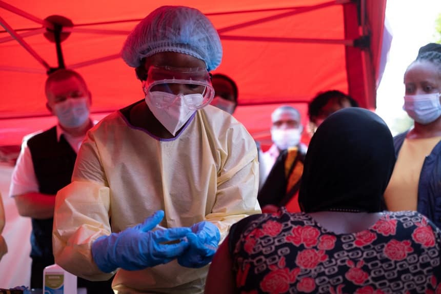 Brote de ébola se propaga rápidamente en el Congo, dice la OMS