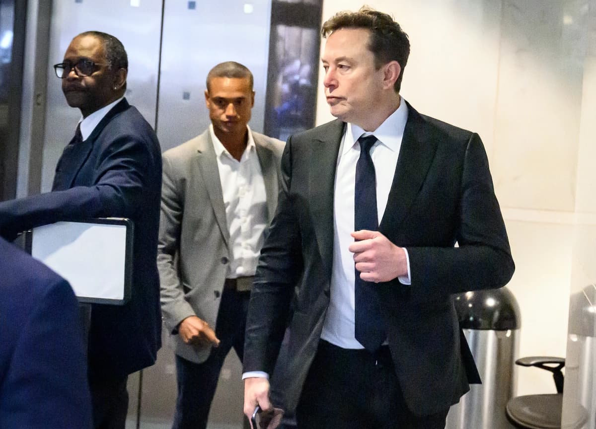 <em>Elon Musk llega al tribunal federal durante el proceso judicial por su demanda contra OpenAI en Oakland, California, el 30 de abril de 2026. (Foto de JOSH EDELSON / AFP vía Getty Images).</em>