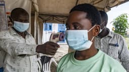 Autoridades africanas: las restricciones de EE. UU. por el ébola son innecesarias
