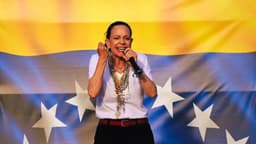 Machado advierte estar "dispuesta a hacer lo que haya que hacer" para volver a Venezuela