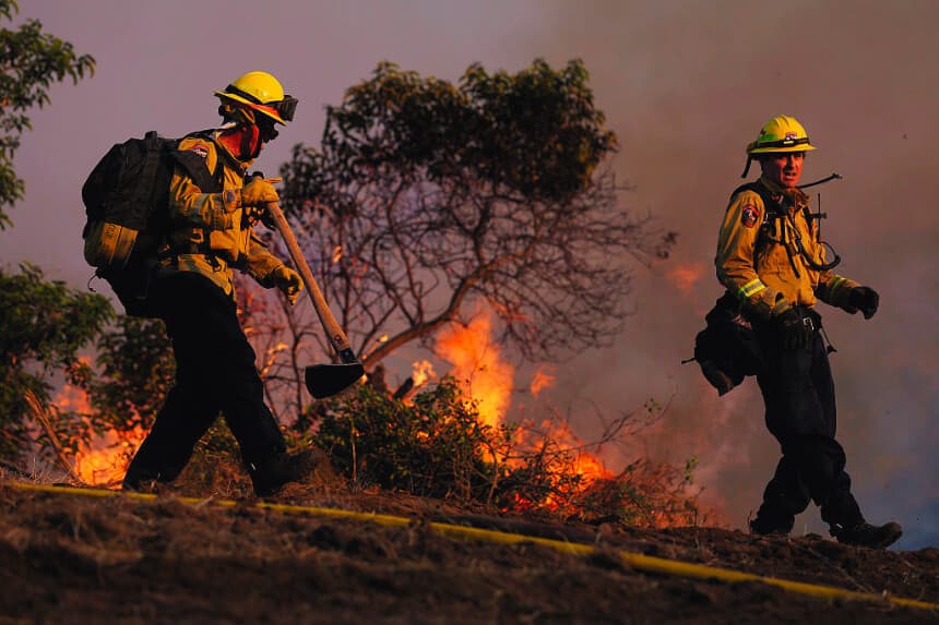 Un pedido de auxilio estaría detrás de un devastador incendio en una isla de California