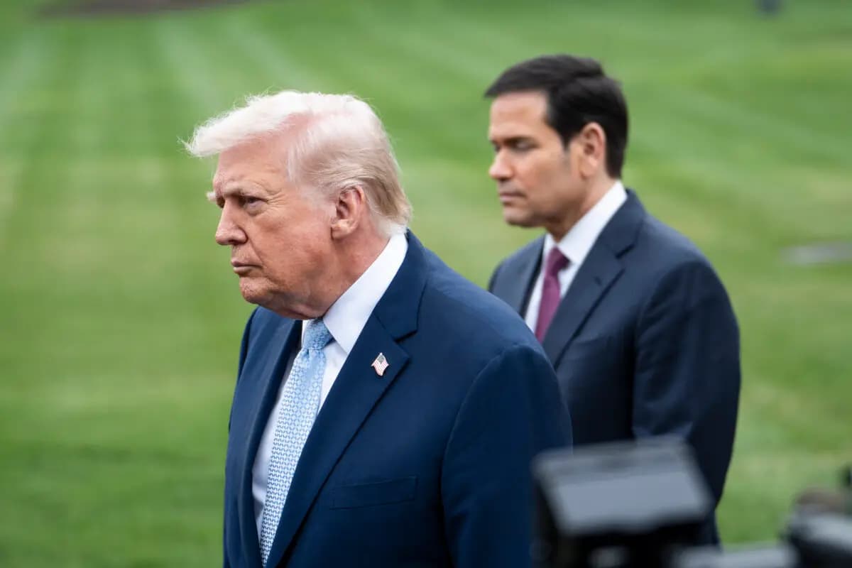 <em>El secretario de Estado Marco Rubio acompaña al presidente Donald Trump en su salida de la Casa Blanca el 20 de marzo de 2026. (Madalina Kilroy/The Epoch Times).</em>