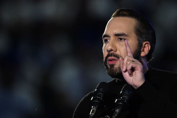 <em>Imagen de archivo del presidente de El Salvador, Nayib Bukele, durante un discurso ante estudiantes en San Salvador. (Marvin Recinos / AFP vía Getty Images)</em>