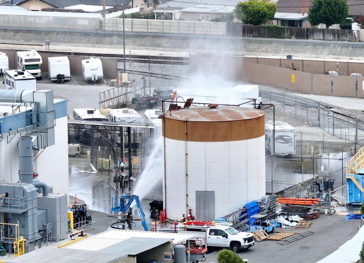 Evacuan 40,000 personas en California ante riesgo de fuga o explosión de tanque de productos químicos