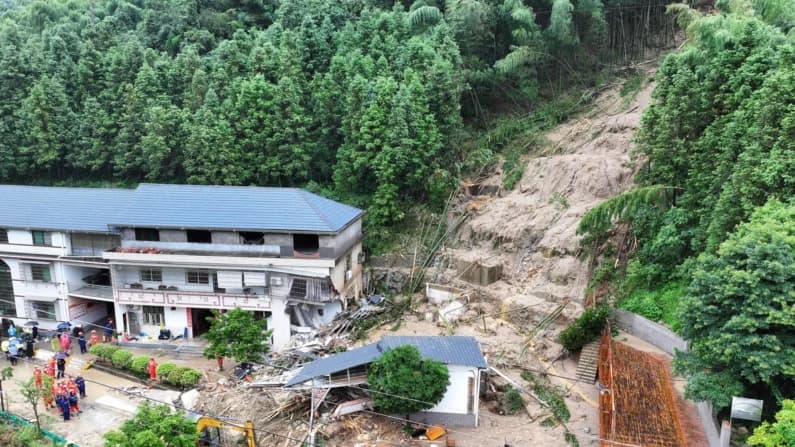 Inundaciones en Hunan, China cobran al menos 6 vidas, residentes dicen que son más que la cifra oficial