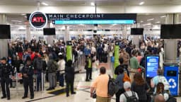 CDC añaden segundo aeropuerto para el control de viajeros que podrían tener ébola
