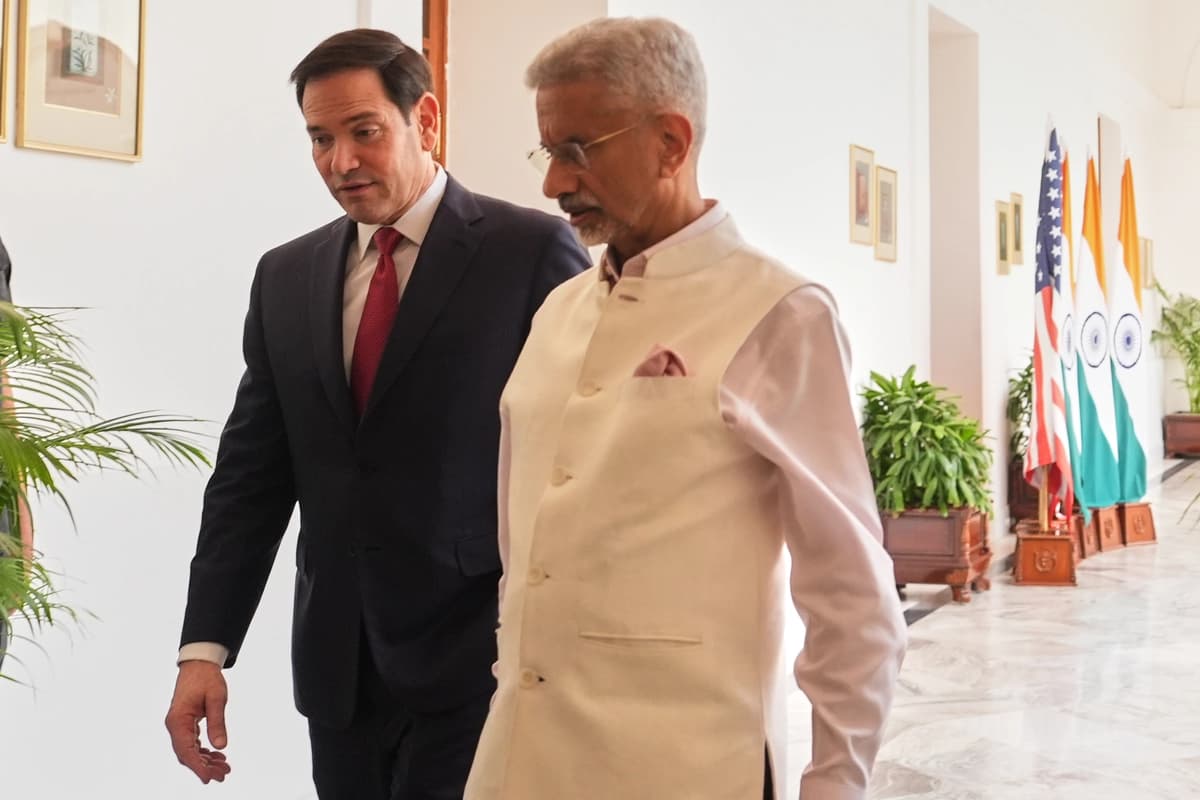 El secretario de Estado de Estados Unidos, Marco Rubio (izquierda), camina junto al ministro de Asuntos Exteriores de la India, S. Jaishankar, antes de su reunión en Nueva Delhi, India, el 24 de mayo de 2026. (Julia Demaree Nikhinson, Pool/AP Photo).