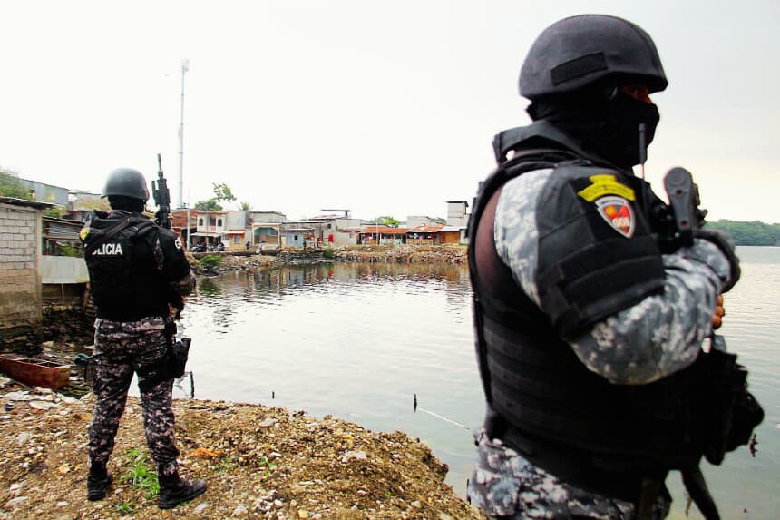 Ecuador decomisa 1.2 toneladas de droga escondida en fruta rumbo a Reino Unido