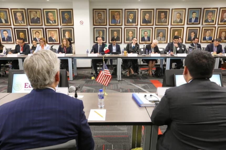 La misión comercial de México y EE. UU. reunidos durante la primera ronda de conversaciones formales de la revisión del T-MEC. (Secretaría de Economía de México)