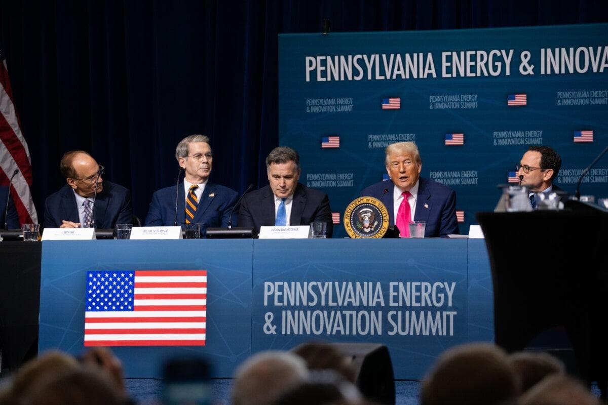 El presidente Donald Trump habla en la Cumbre de Energía e Innovación de Pensilvania en Pittsburgh el 15 de julio de 2025. (Samira Bouaou/The Epoch Times)