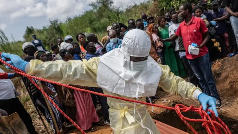 Dan de alta al primer paciente de ébola del brote en el Congo