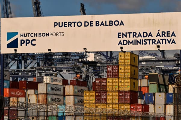 <em>Vista de la entrada principal del puerto de Balboa, en la Ciudad de Panamá, tomada el 30 de enero de 2026. La concesión de dos puertos operados por la firma hongkonesa CK Hutchison fue anulada por los tribunales, dijo el presidente panameño José Raúl Mulino el 30 de enero. (MARTIN BERNETTI / AFP vía Getty Images)</em>