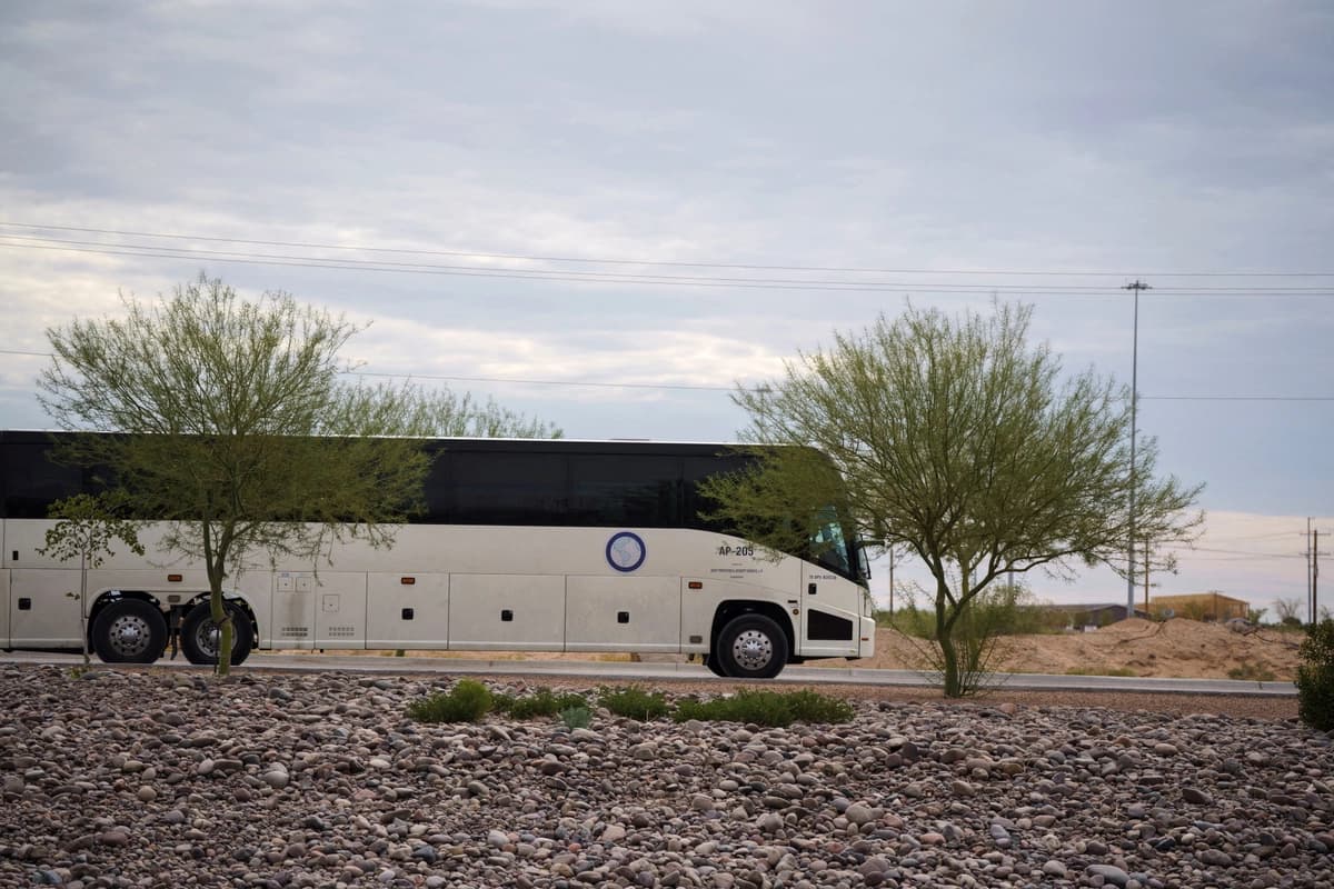 Demanda alega condiciones inhumanas en campamento del ICE