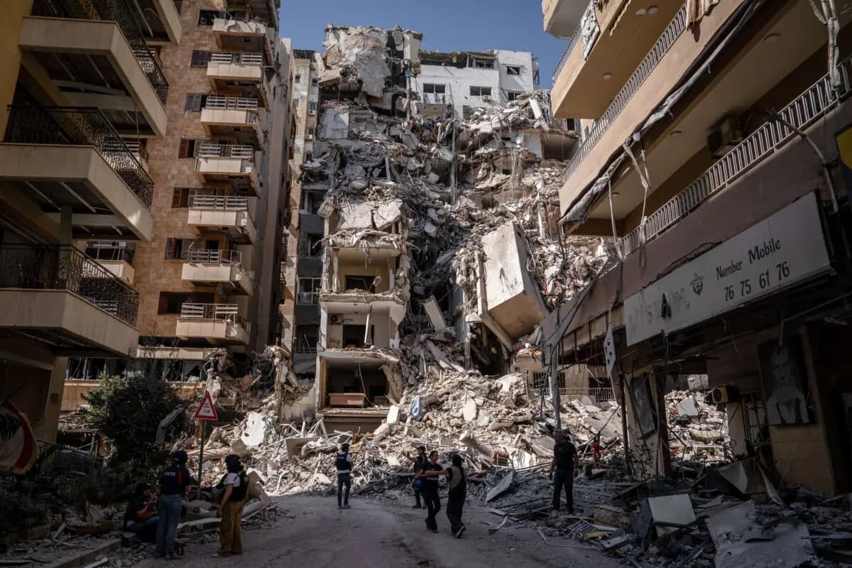 Consecuencias de un ataque aéreo israelí tras la intensificación de los bombardeos en el sur del Líbano, en medio de los continuos combates entre Israel y Hezbolá en Tiro, Líbano, el 29 de mayo de 2026. (Adri Salido/Getty Images)