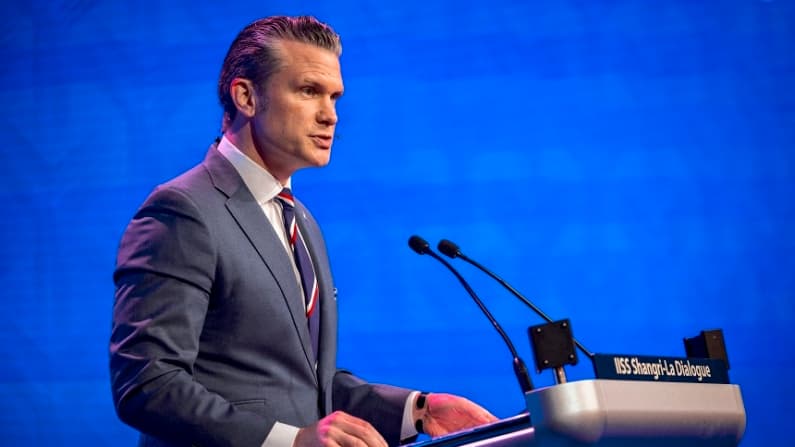 Hegseth critica a Europa por el gasto en defensa y elogia a los aliados asiáticos