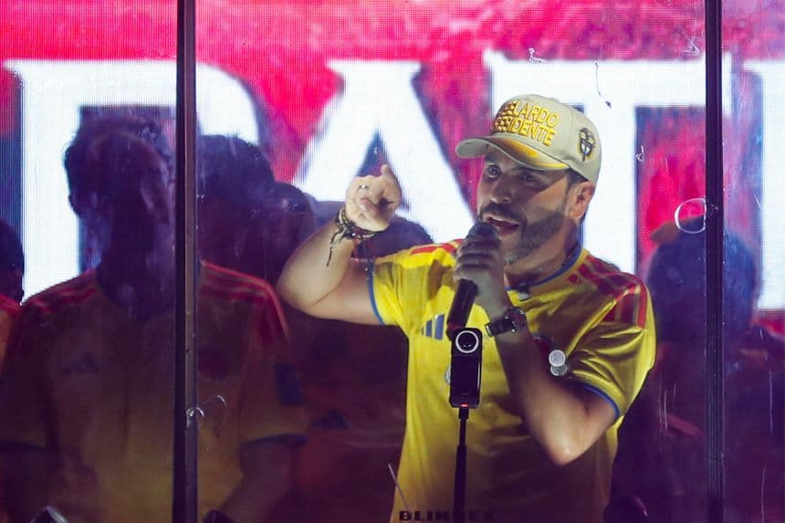 El candidato colombiano Abelardo de la Espriella, habla al final de la jornada electoral el domingo 31 de mayo de 2026, en Barranquilla, Colombia. (EFE/ Ernesto Guzmán Jr)