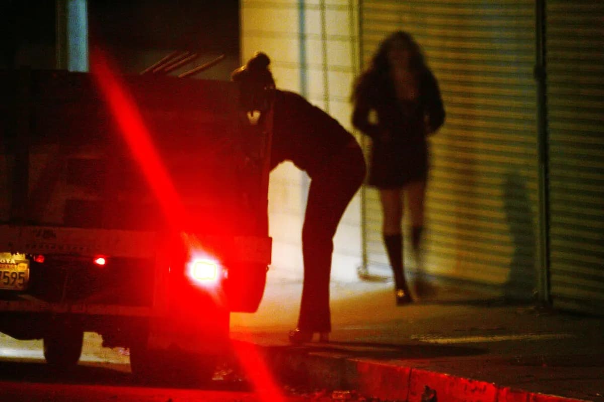La trata de personas, incluida la trata con fines sexuales, es la segunda actividad delictiva más rentable del mundo, con un valor de 32,000 millones de dólares al año. (David McNew/Getty Images)