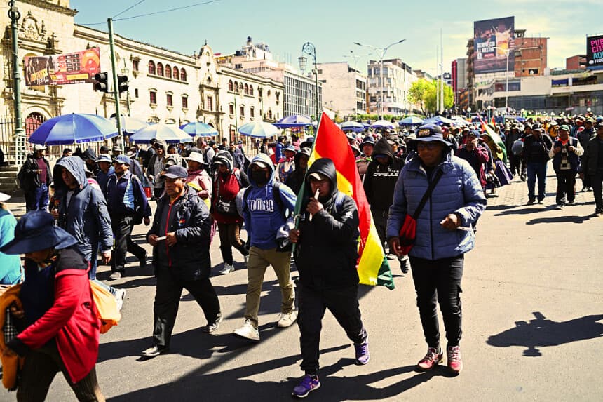 Renuncian dos ministros en plena crisis por las manifestaciones contra Paz