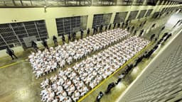 El Salvador condena a 254 pandilleros a 85 años de prisión en juicio masivo