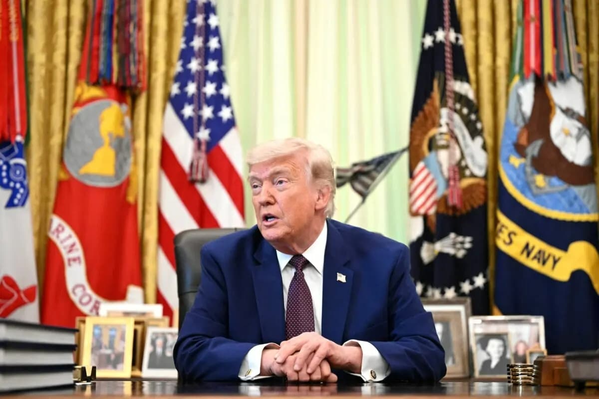 El presidente de Estados Unidos, Donald Trump, habla con la prensa en el Despacho Oval de la Casa Blanca el 3 de junio de 2026. (Mandel Ngan/AFP vía Getty Images)