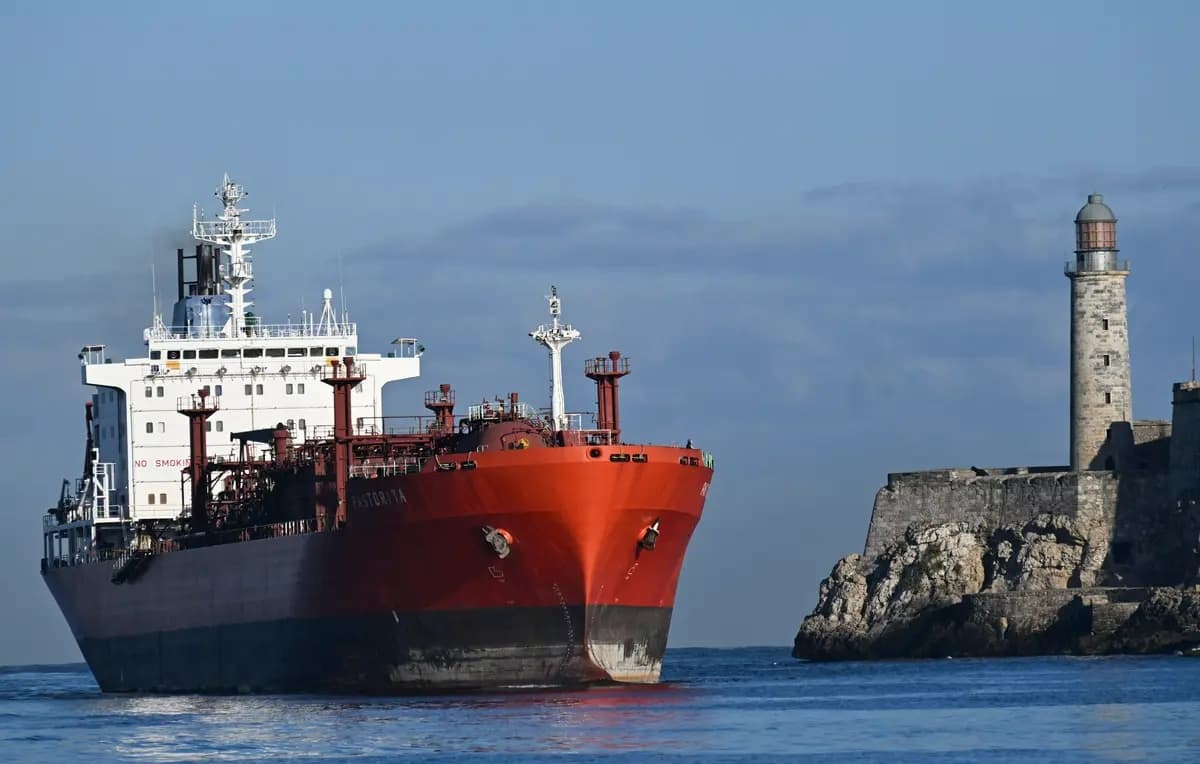 El buque cisterna de GLP y productos químicos Pastorita, con bandera cubana, llega al puerto de La Habana el 9 de febrero de 2026. (Yamil Lage/AFP vía Getty Images)