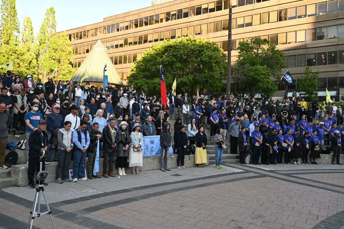 <em>La Asociación de Toronto para la Democracia en China celebró un "Concierto por la Libertad y Vigilia con Velas" la noche del 30 de mayo de 2026 en la plaza Mel Lastman de North York para conmemorar el 37.º aniversario de la masacre de la plaza de Tiananmen. (Yi Ling/The Epoch Times).</em>