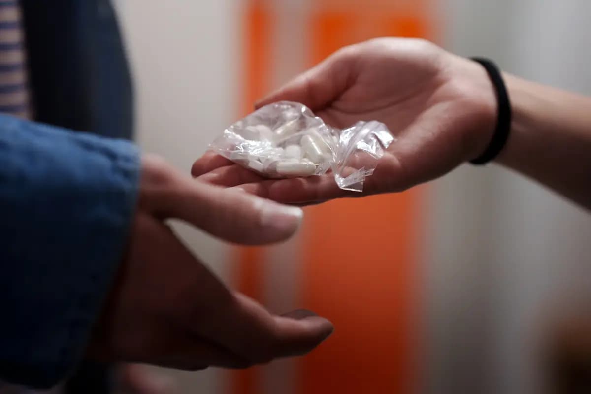 En el mayor caso de tráfico de personas en la historia de Utah, decenas de adolescentes fueron obligados a vender drogas en escuelas locales. (Halfpoint/Shutterstock)
