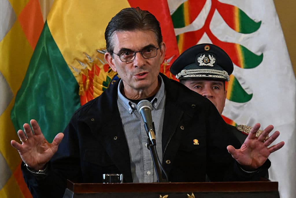 Paz dice que no permitirá que "intereses narcoterroristas" acaben la democracia en Bolivia