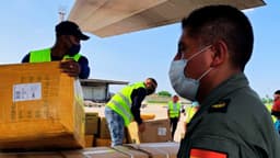 Bolivia recibe 39 toneladas de asistencia humanitaria en medio de los bloqueos