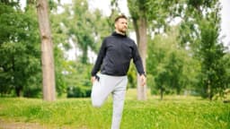 Sé fuerte y flexible con estos seis ejercicios para empezar el día