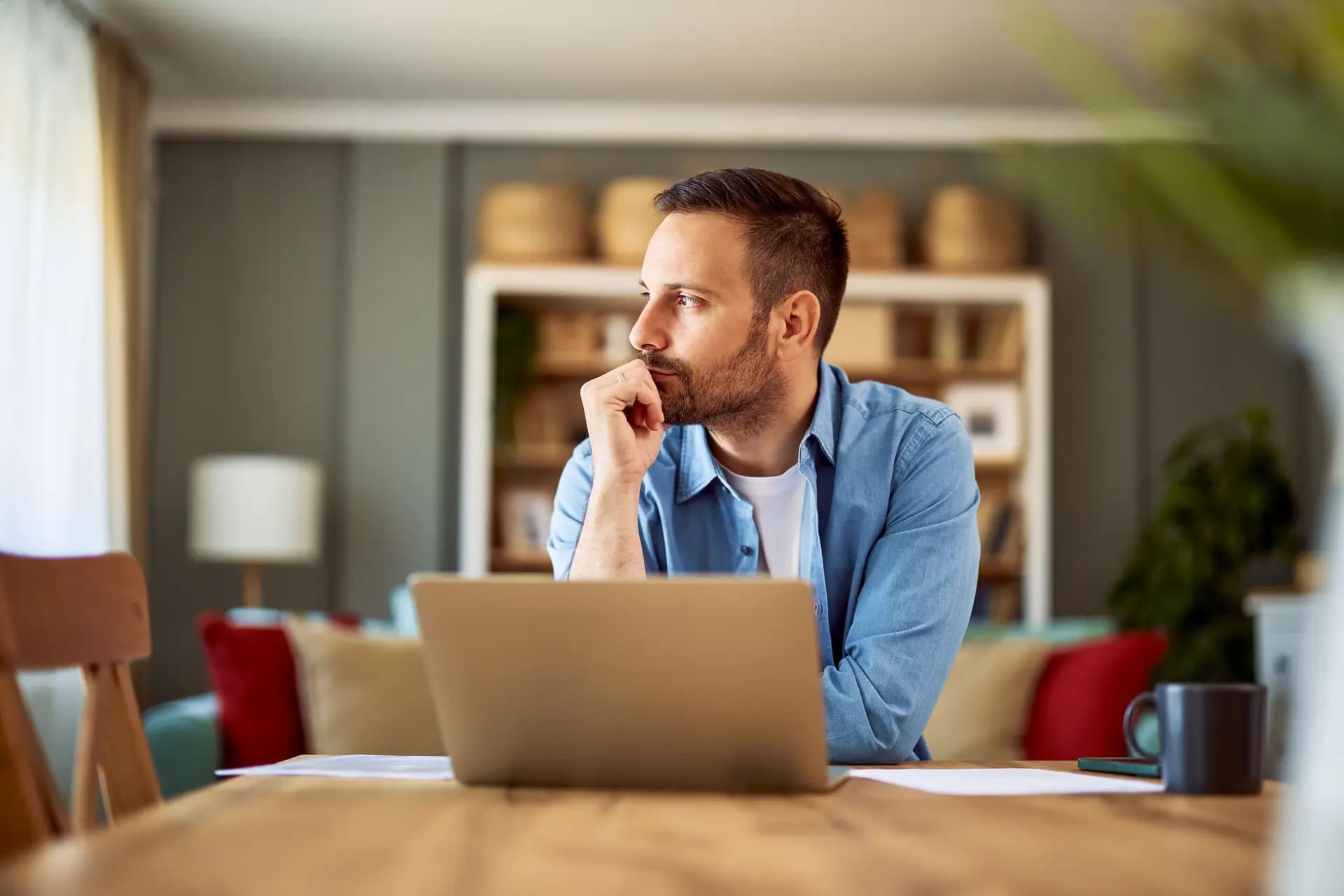 <em>Incluso cuando no estamos realizando ninguna tarea en particular, ciertas regiones del cerebro permanecen constantemente activas. (Jelena Zelen/Shutterstock).</em>
