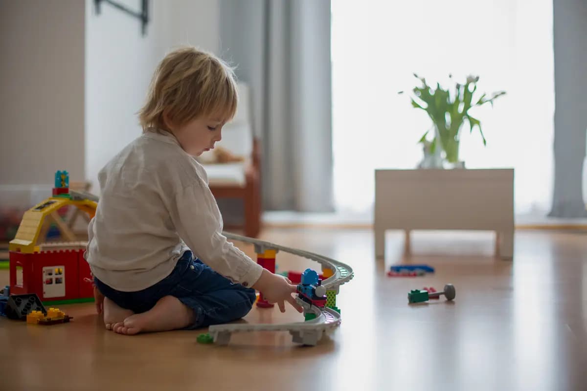 <em>Nuestra voz interior se cultiva a partir de las voces externas que escuchamos desde nuestra infancia. (Tomsickova Tatyana/Shutterstock).</em>
