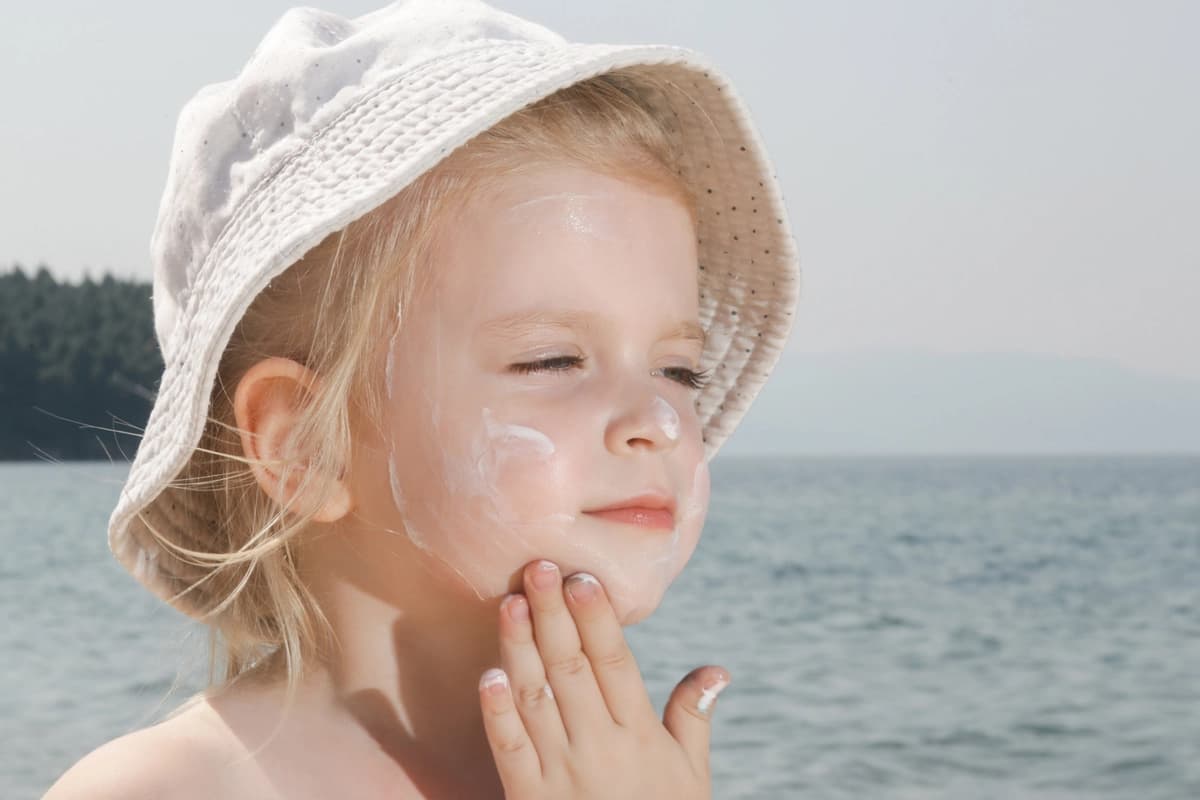 La FDA aprueba el primer nuevo ingrediente para protectores solares en 20 años. (triocean/Shutterstock).