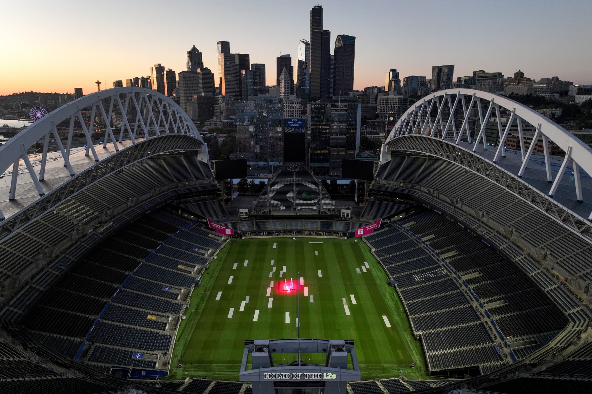 En una vista aérea, el Seattle Stadium —cuyo nombre ha sido cambiado temporalmente de Lumen Field— se alza ante la Copa Mundial de la FIFA 2026 el 31 de mayo de 2026 en Seattle, Washington. El estadio acogerá seis partidos durante la Copa Mundial de la FIFA 2026. (Steph Chambers/Getty Images)