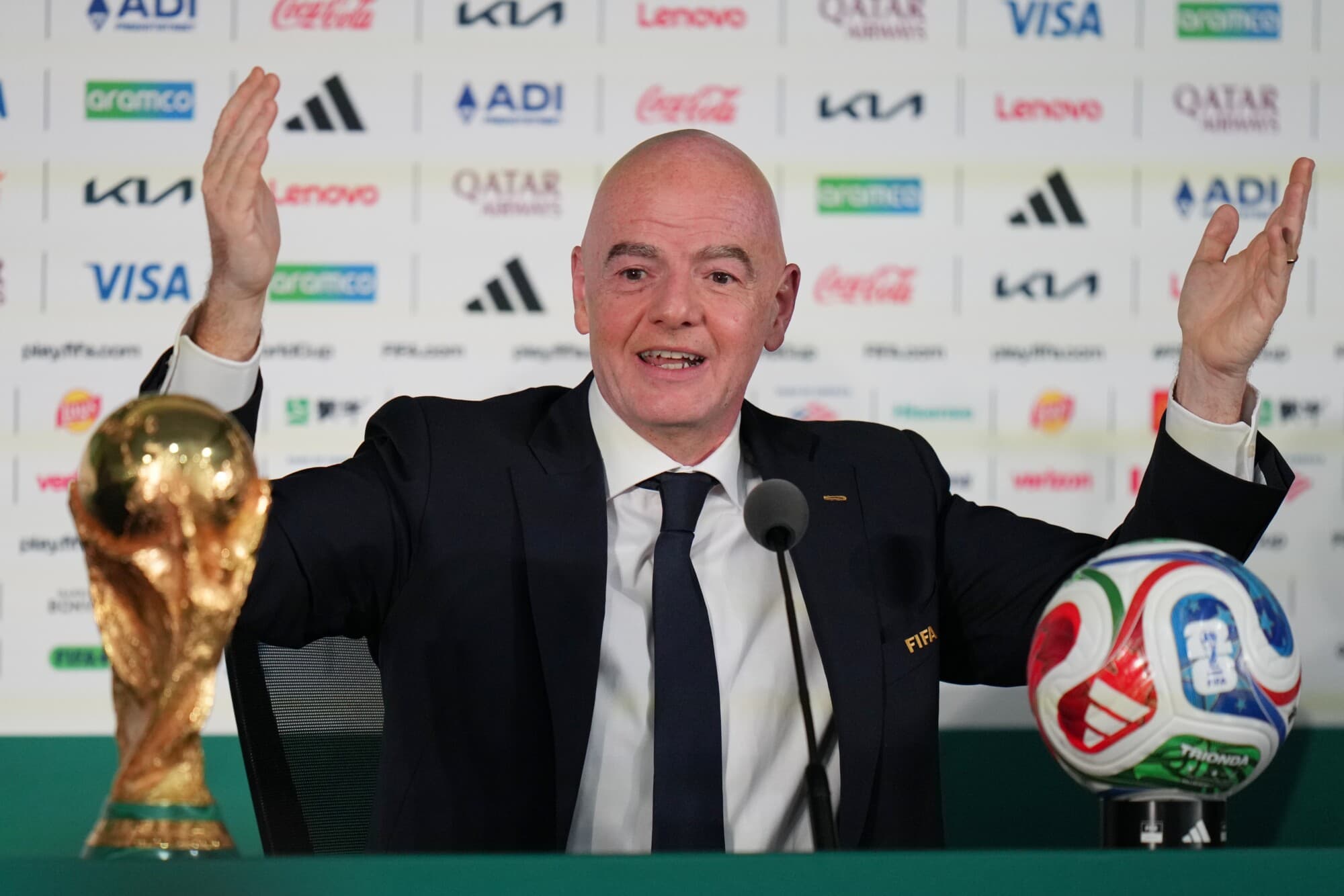 El presidente de la FIFA, Gianni Infantino, habla durante una conferencia de prensa en el estadio de la Ciudad de México, México, el 10 de junio de 2026. (Eduardo Verdugo/AP).