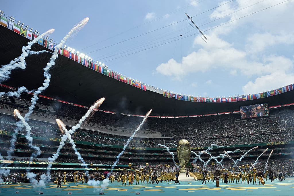 Artistas actúan durante la ceremonia inaugural previa al partido de fútbol del Grupo A de la Copa del Mundo de 2026 entre México y Sudáfrica, celebrado en el Estadio de la Ciudad de México, en la Ciudad de México, el 11 de junio de 2026. (YURI CORTEZ / AFP vía Getty Images)