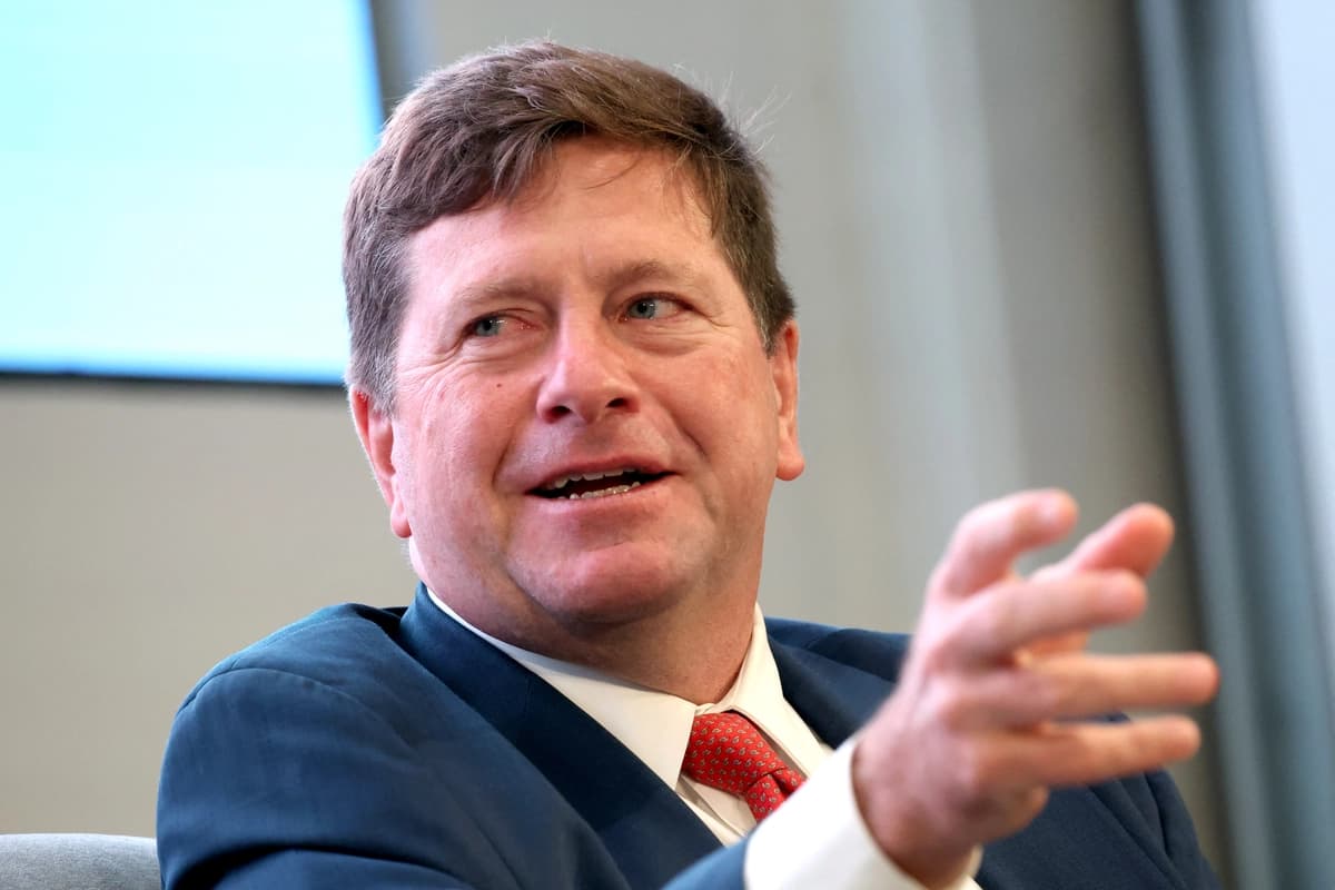 Jay Clayton, expresidente de la SEC, interviene durante la Cumbre de Inversores Activos y Pasivos de 13D Monitor en Nueva York el 22 de octubre de 2024. (Brendan McDermid/Reuters).