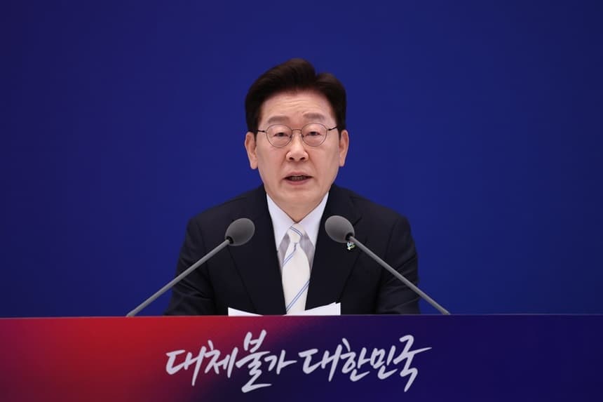 El presidente surcoreano Lee Jae Myung interviene durante una rueda de prensa en Seúl, Corea del Sur, el 8 de junio de 2026. (Chung Sung-Jun/Getty Images)