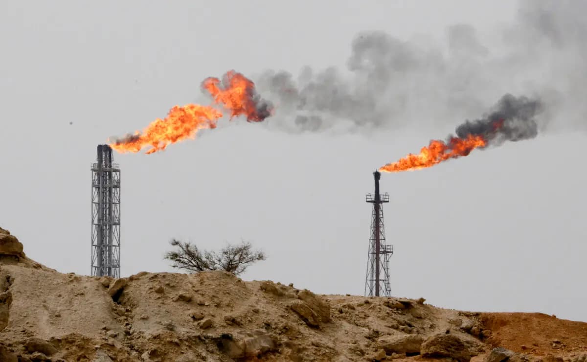 Vista de una instalación petrolera a orillas del Golfo Pérsico, en la isla de Khark, Irán, el 12 de marzo de 2017. (Atta Kenare/AFP vía Getty Images)