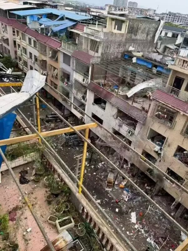 <em>Edificios residenciales dañados cerca del lugar de una explosión en la calle Lingxiang, en el condado de Xing'an, provincia de Guangxi, China, el 11 de junio de 2026. (Proporcionado a The Epoch Times por el entrevistado).</em>